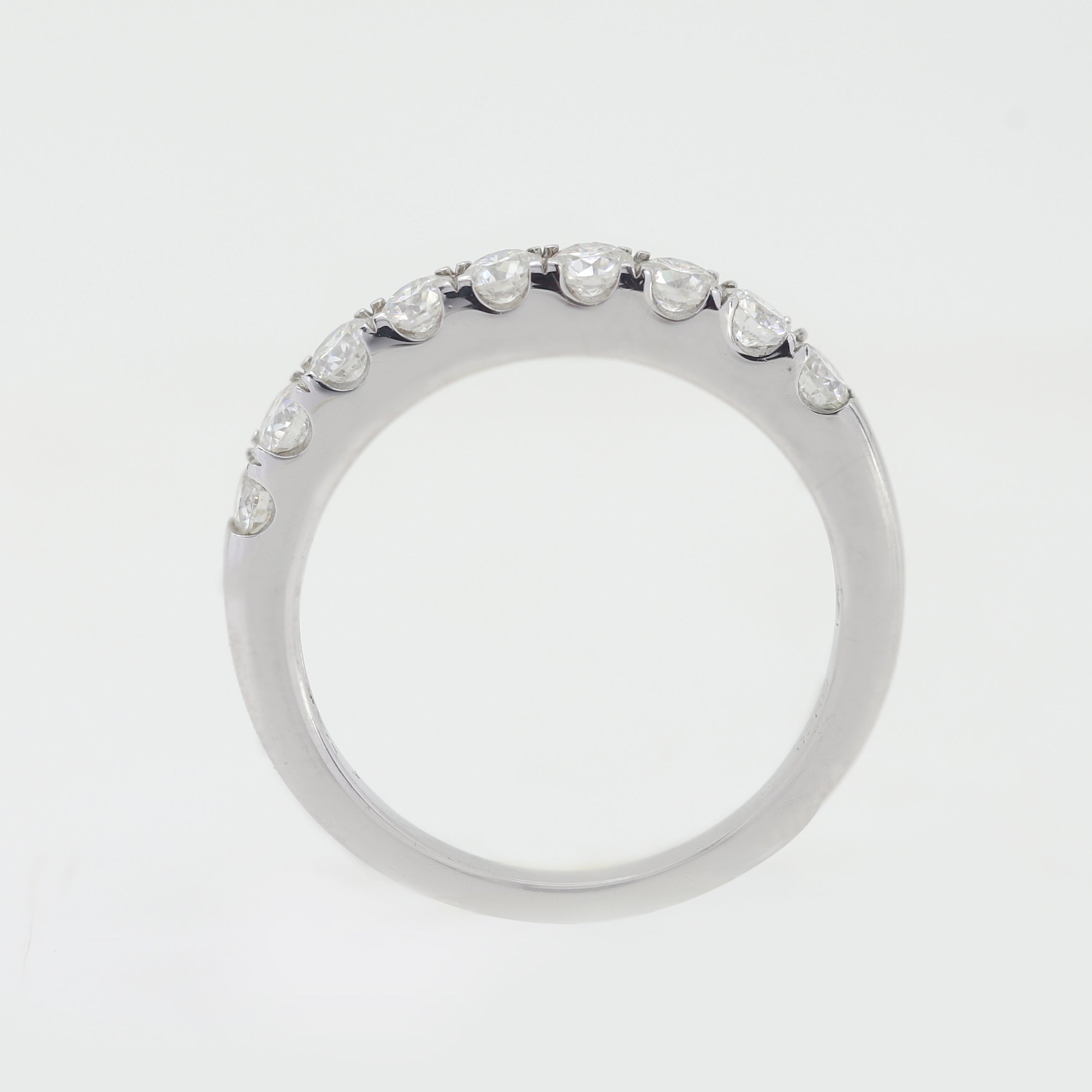 Bound by Brilliance – White Gold Ring with Round Diamond