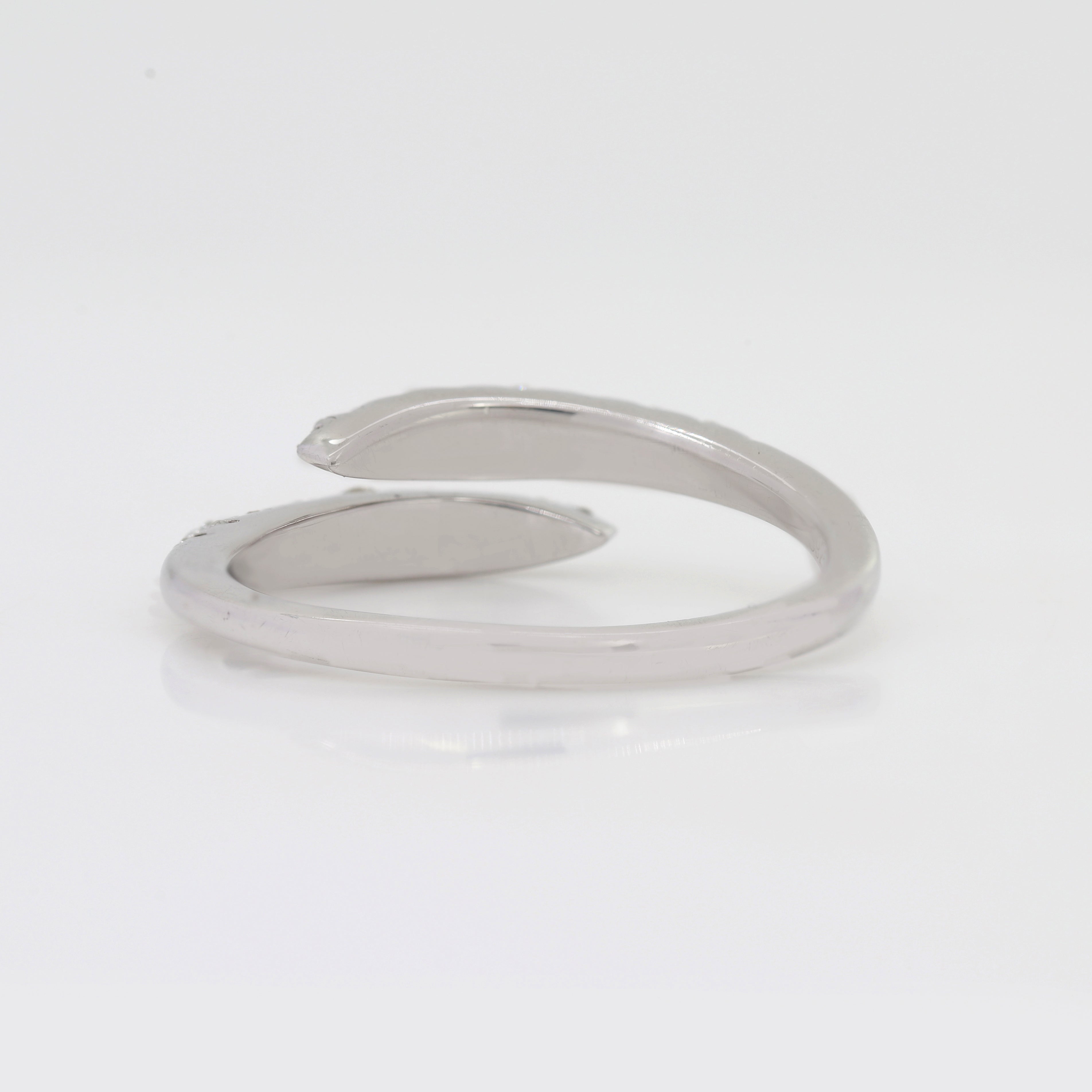 Exquisite Sparkle – White Gold Ring with Round Diamond