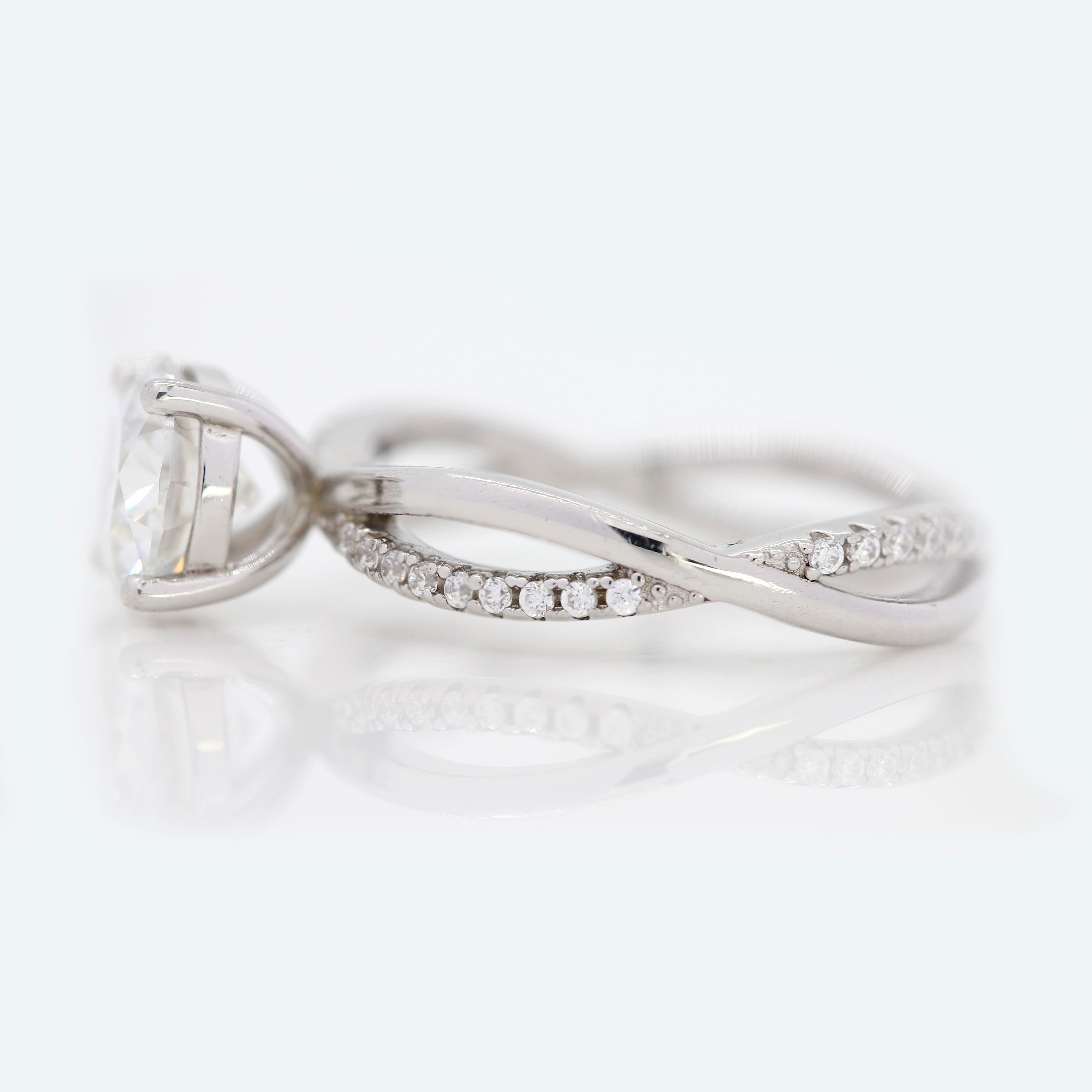 Pure Brilliance – Custom Round White Diamond Ring