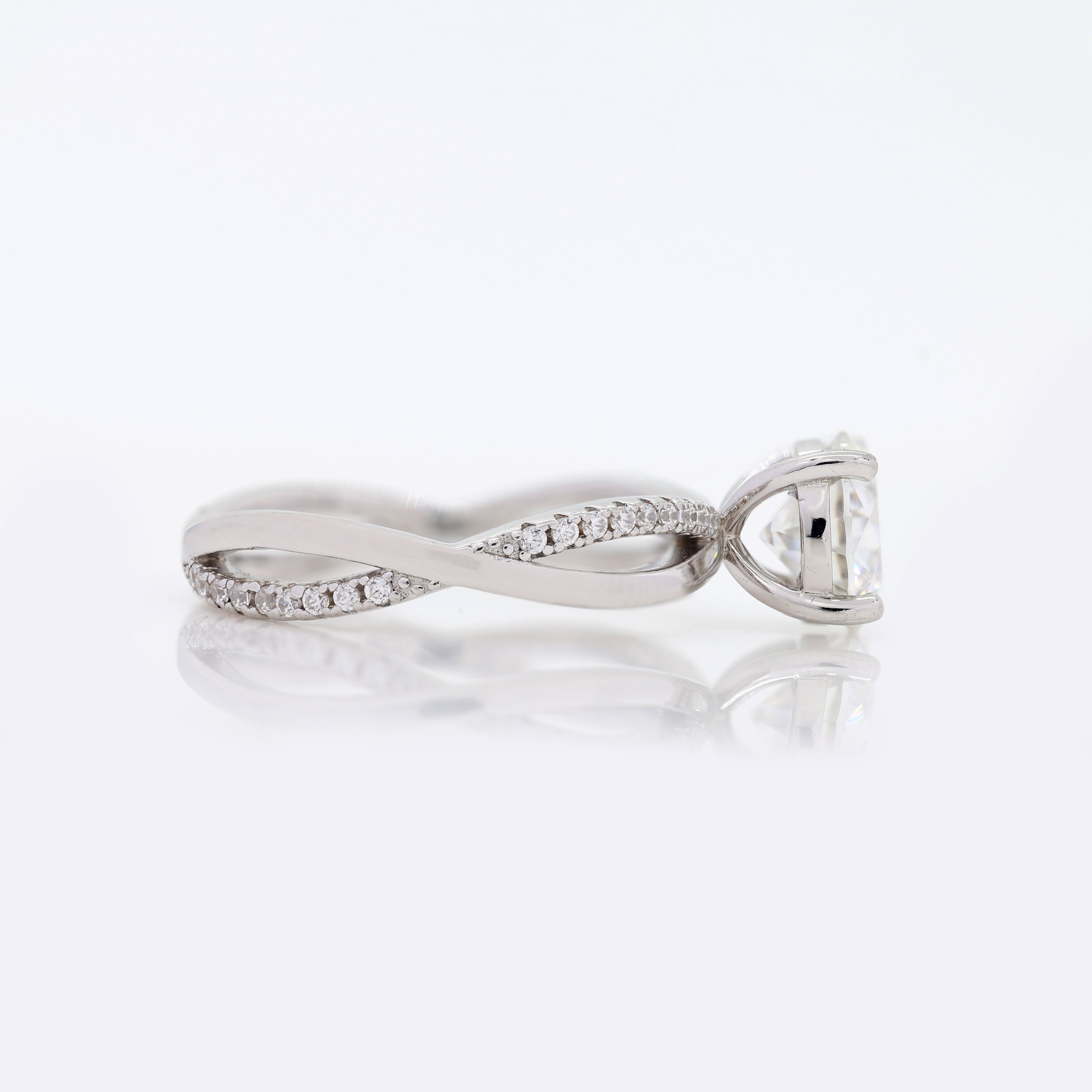 Pure Brilliance – Custom Round White Diamond Ring