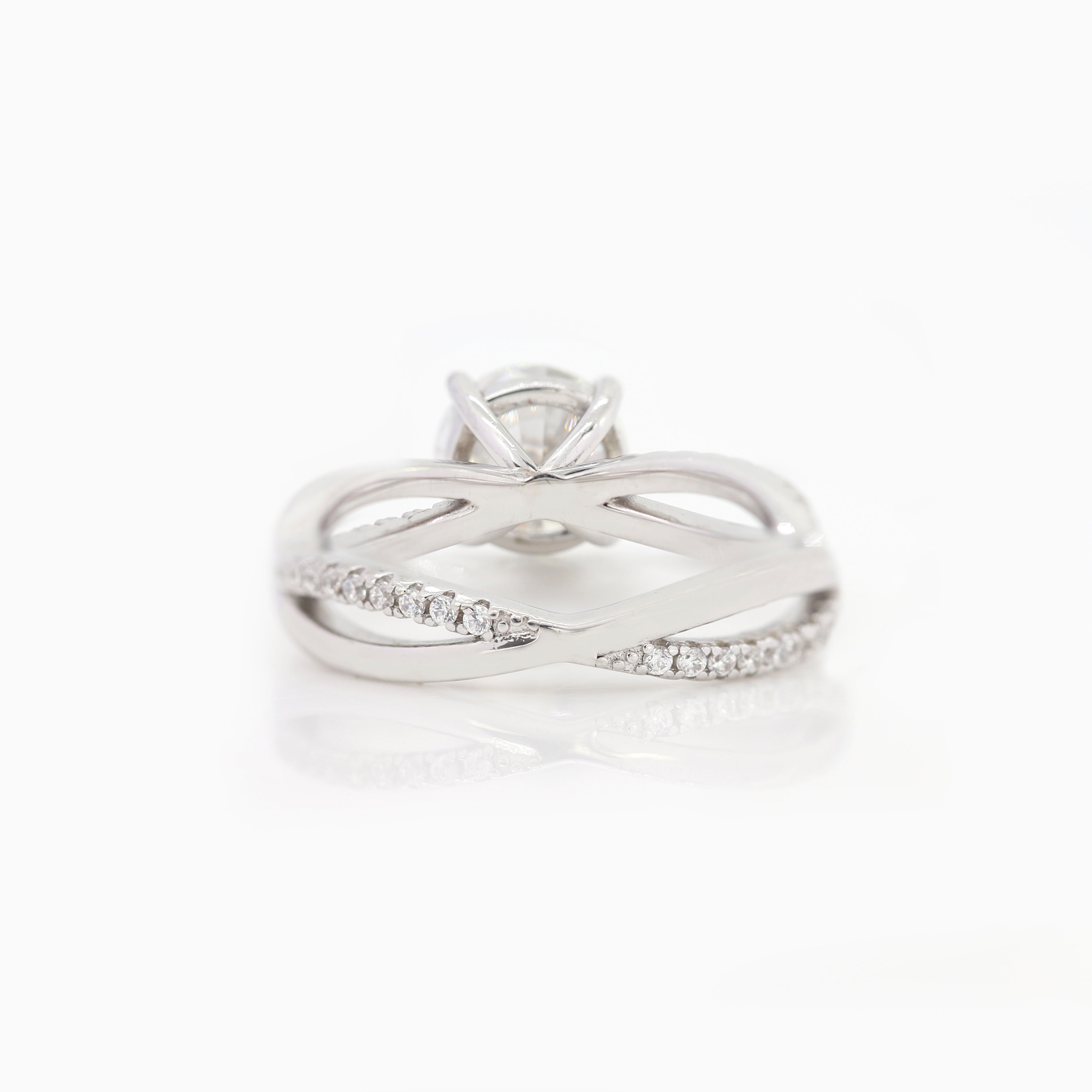 Pure Brilliance – Custom Round White Diamond Ring