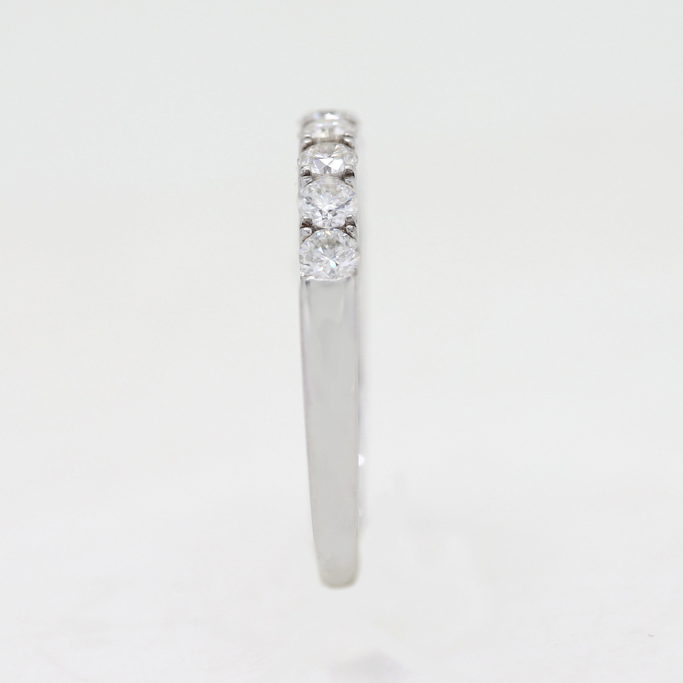 Bound by Brilliance – White Gold Ring with Round Diamond