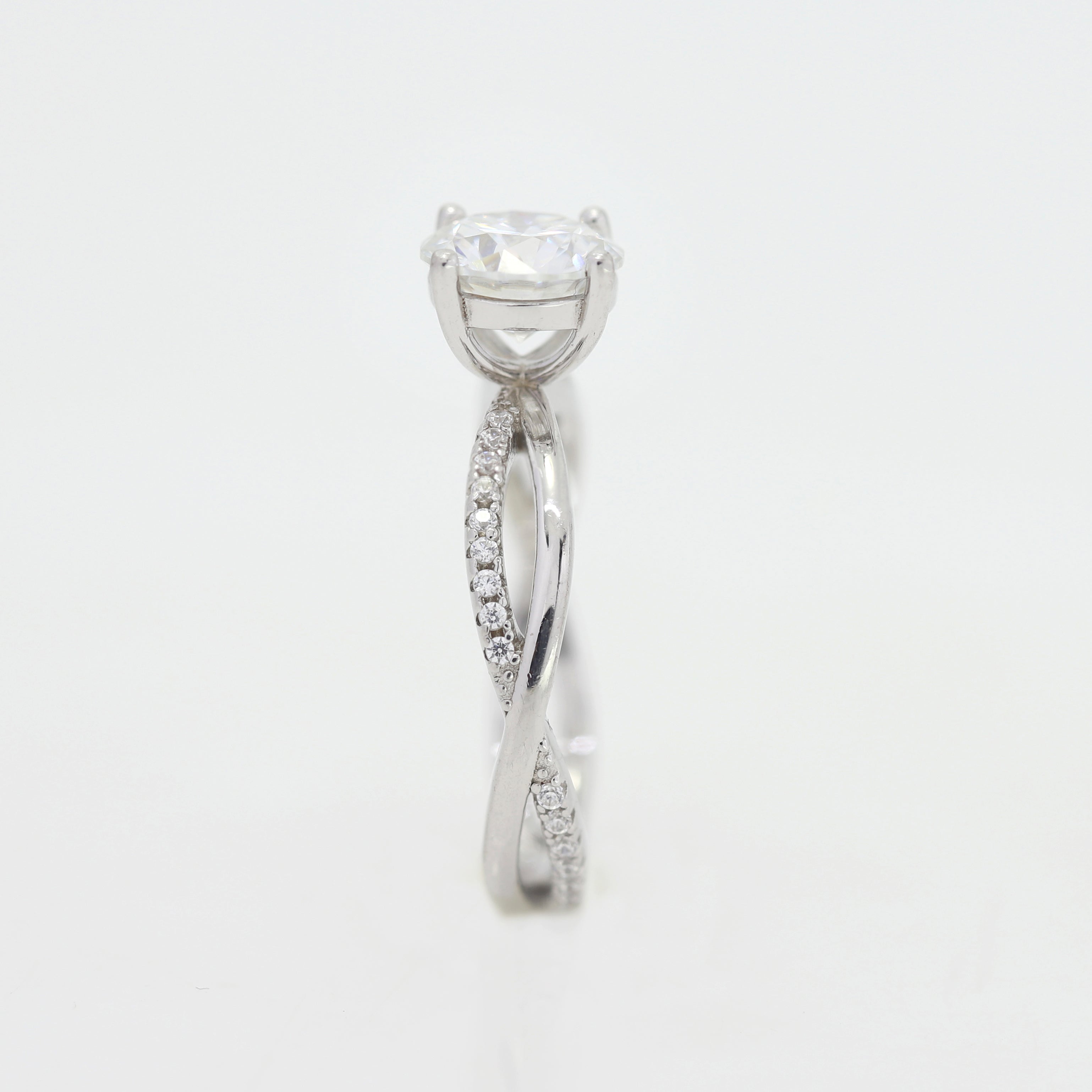 Pure Brilliance – Custom Round White Diamond Ring