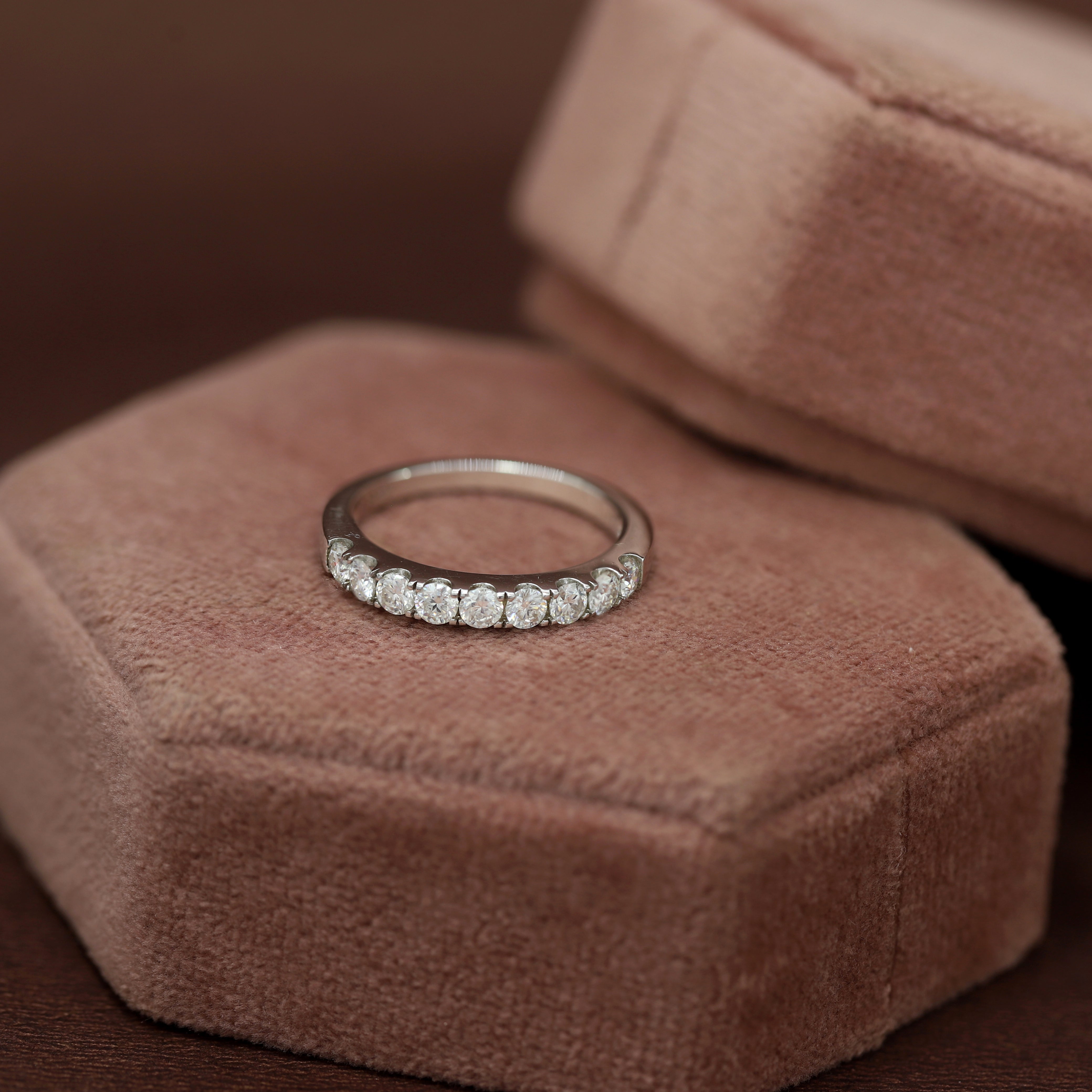Bound by Brilliance – White Gold Ring with Round Diamond
