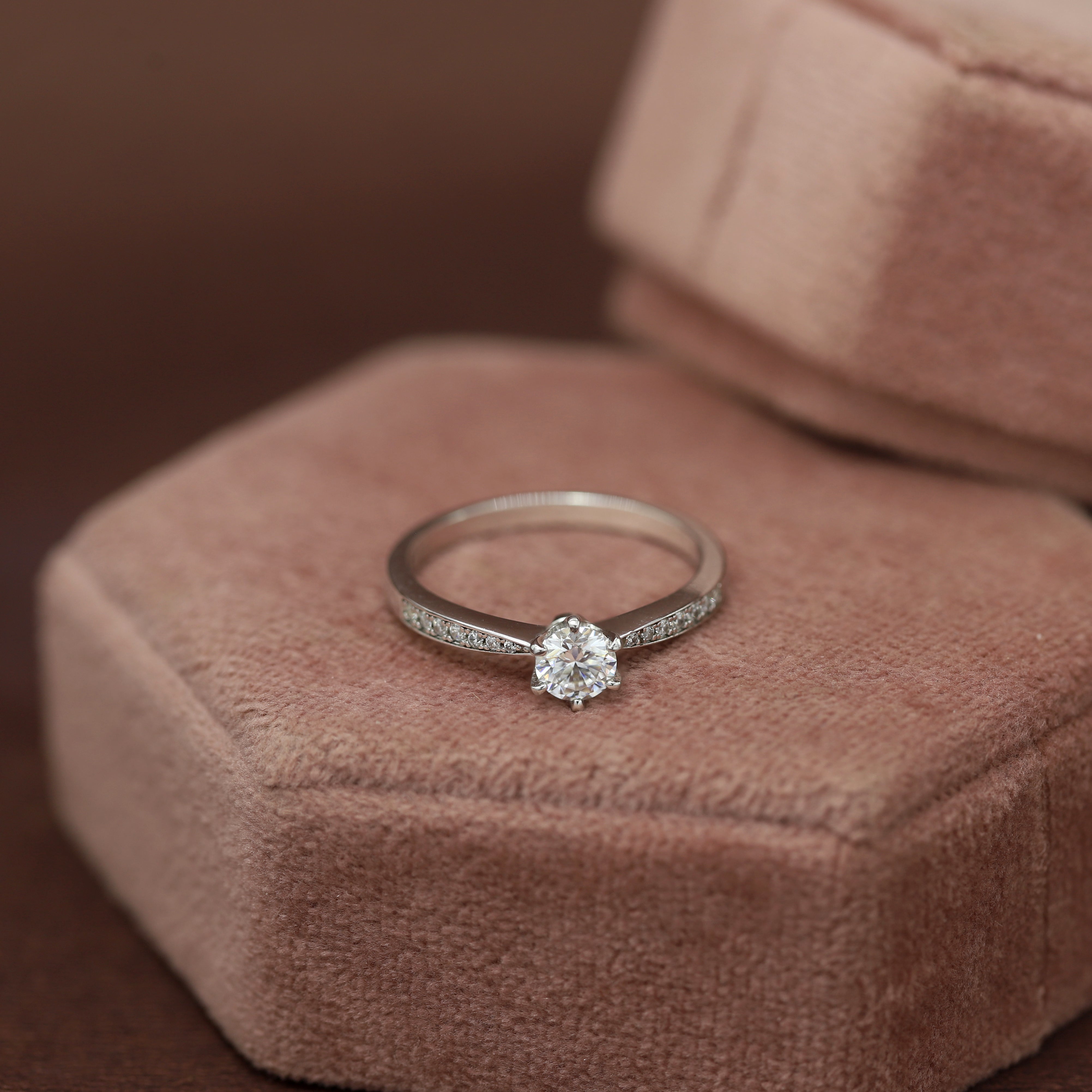 The Diamond of Forever – White Gold Ring with Round Diamond