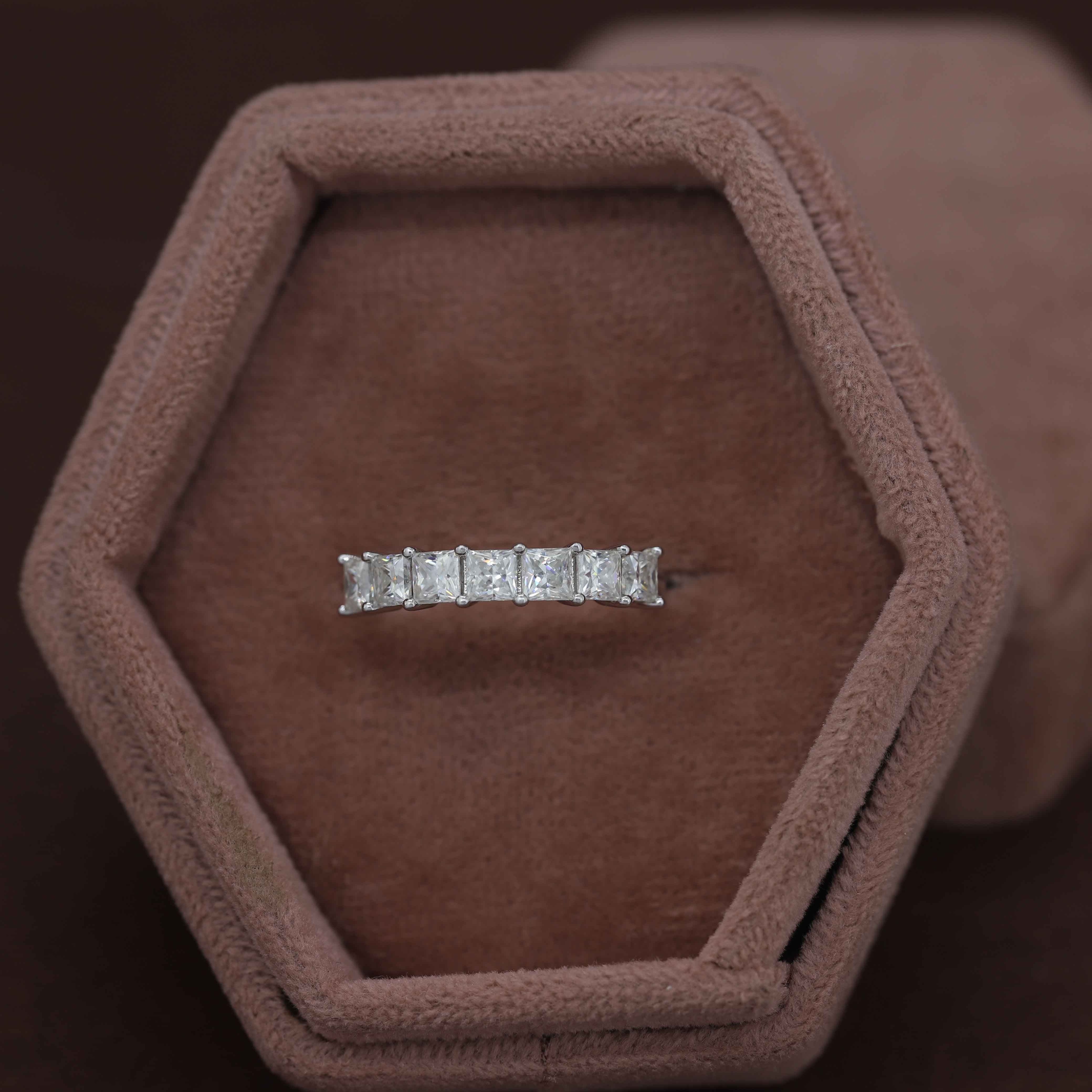 Timeless Spark – White Gold Band with Princess Diamond