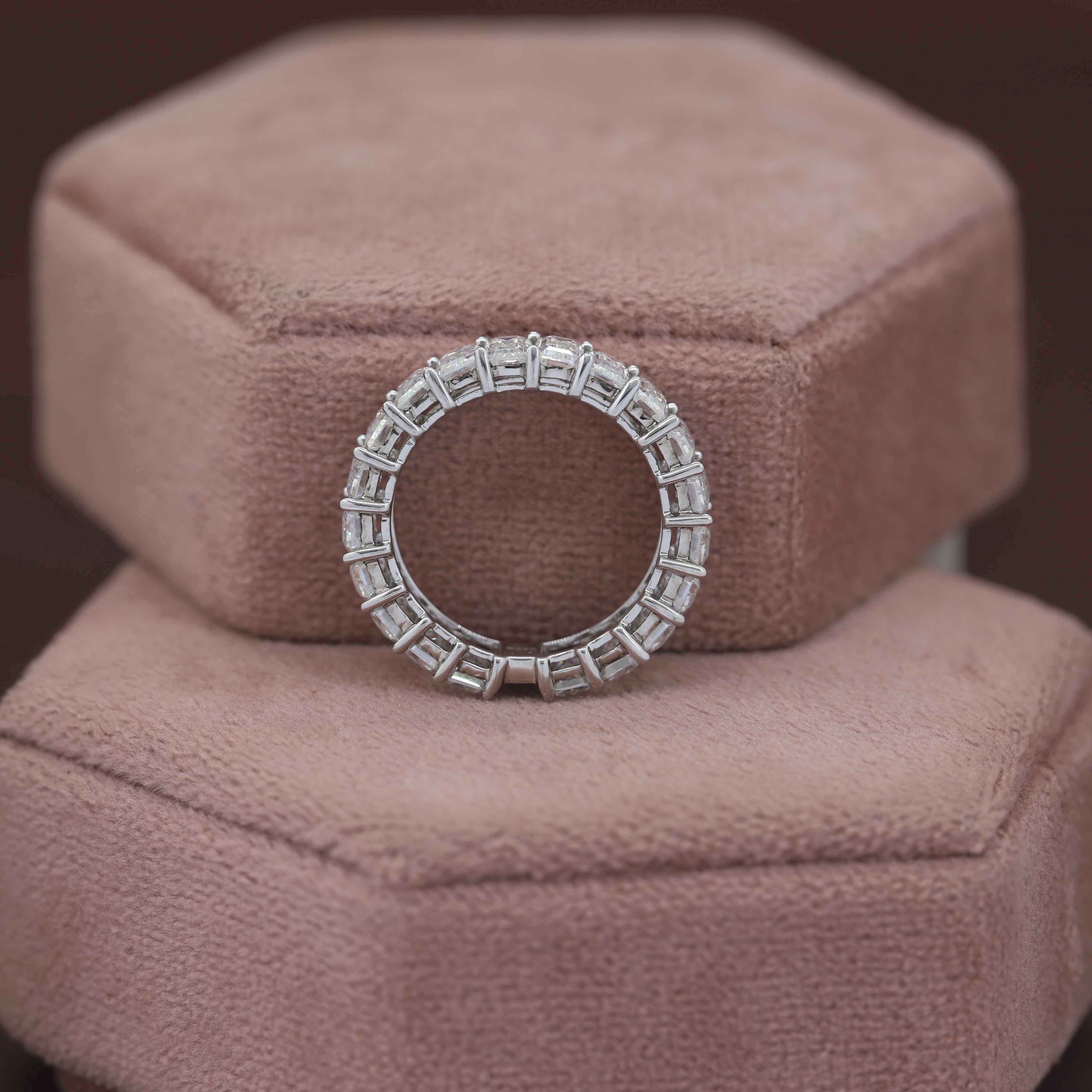 Forever Gleam – White Gold Band with Emerald Diamond