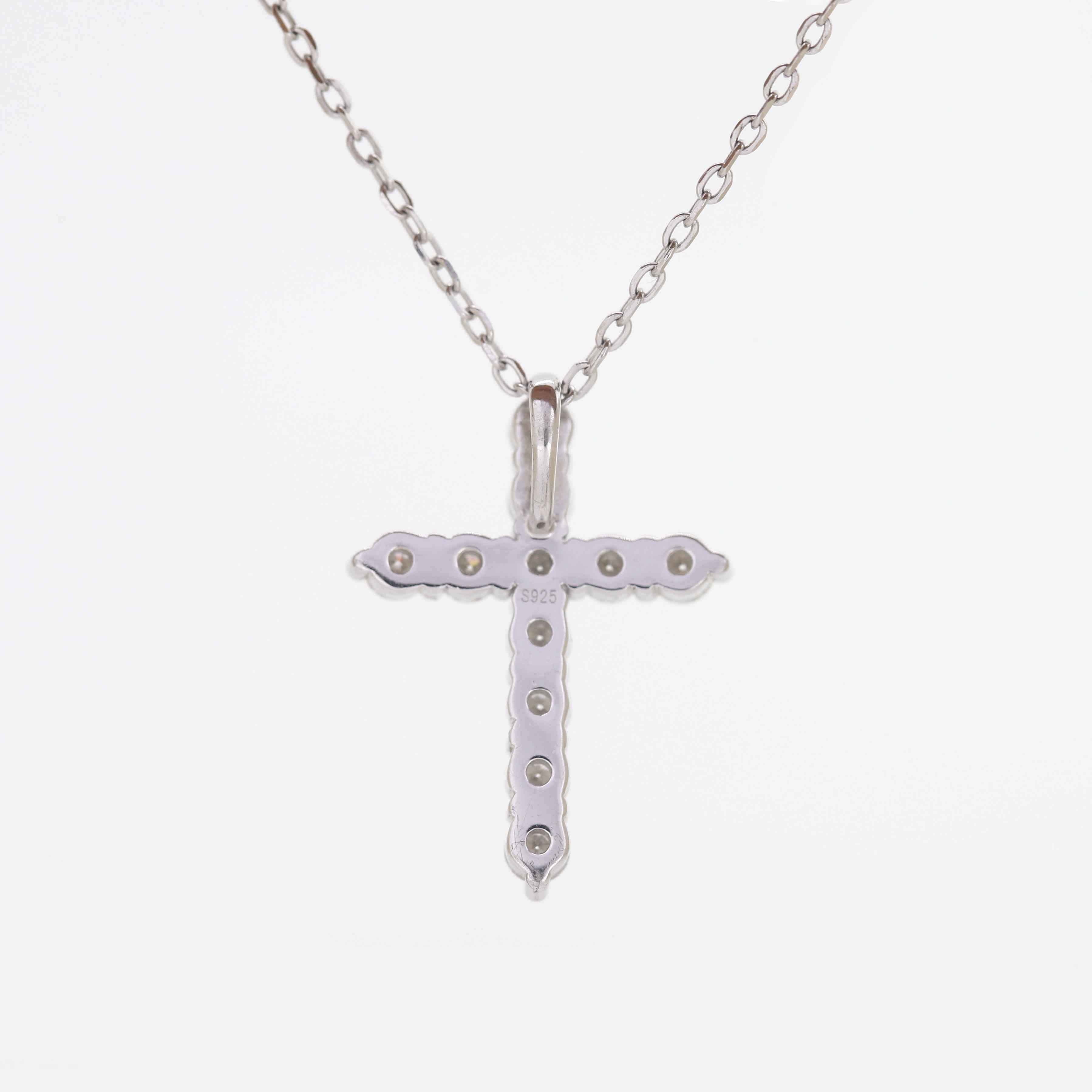 Pure Glow Round Diamond Pendant in White Gold