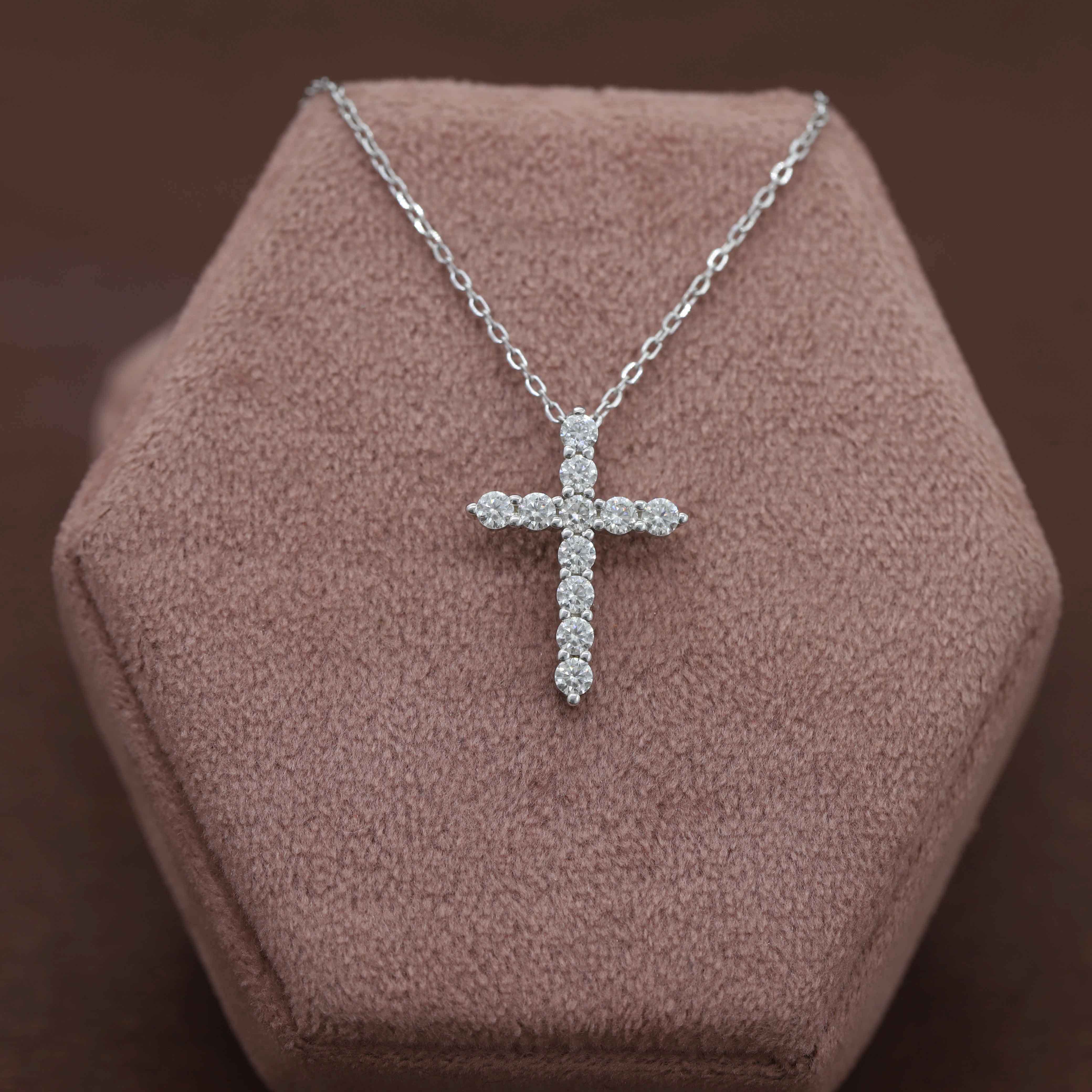 Pure Glow Round Diamond Pendant in White Gold