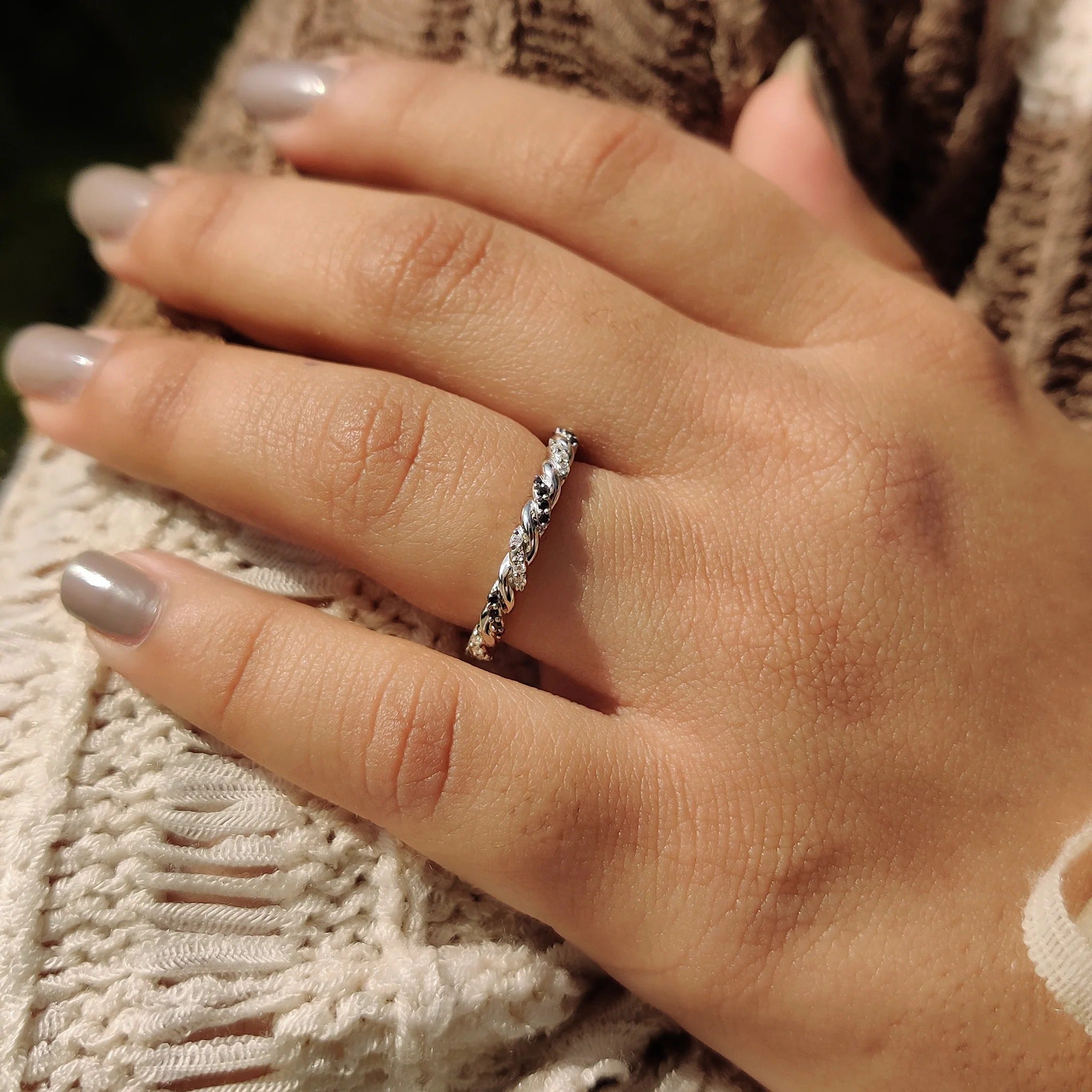 Moissanite Diamond Twisted Rope Band Elegant Stackable Wedding Ring