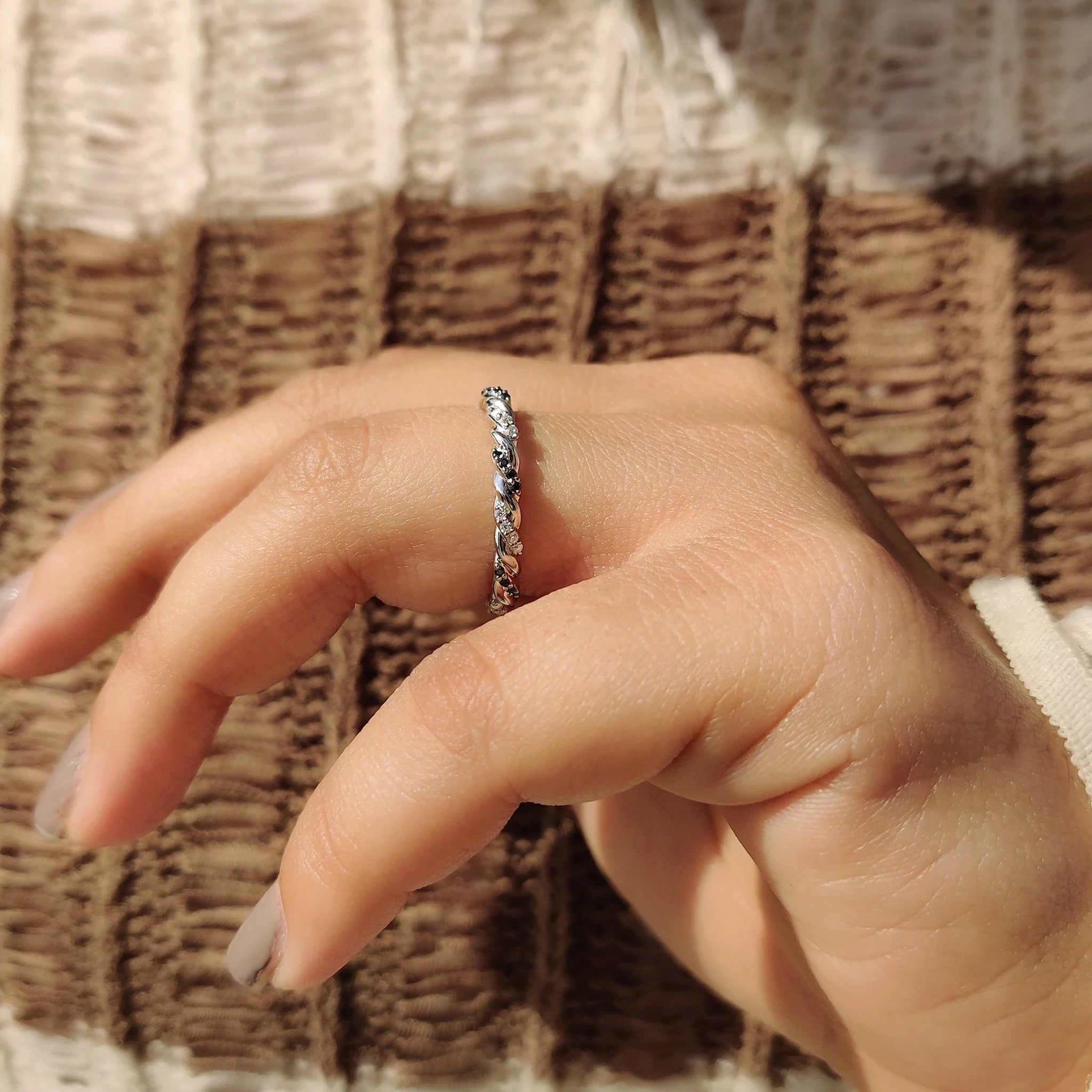 Moissanite Diamond Twisted Rope Band Elegant Stackable Wedding Ring