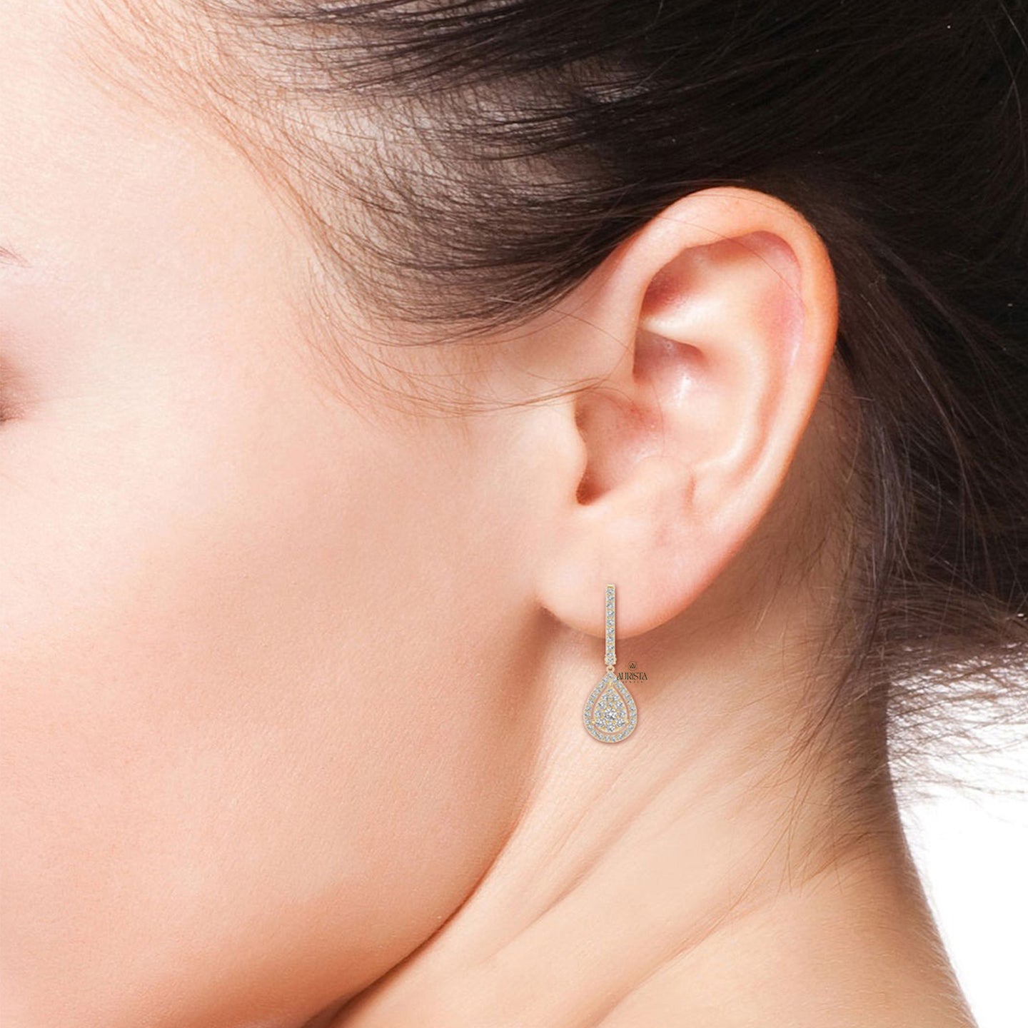 Graceful Earrings with Round Diamond