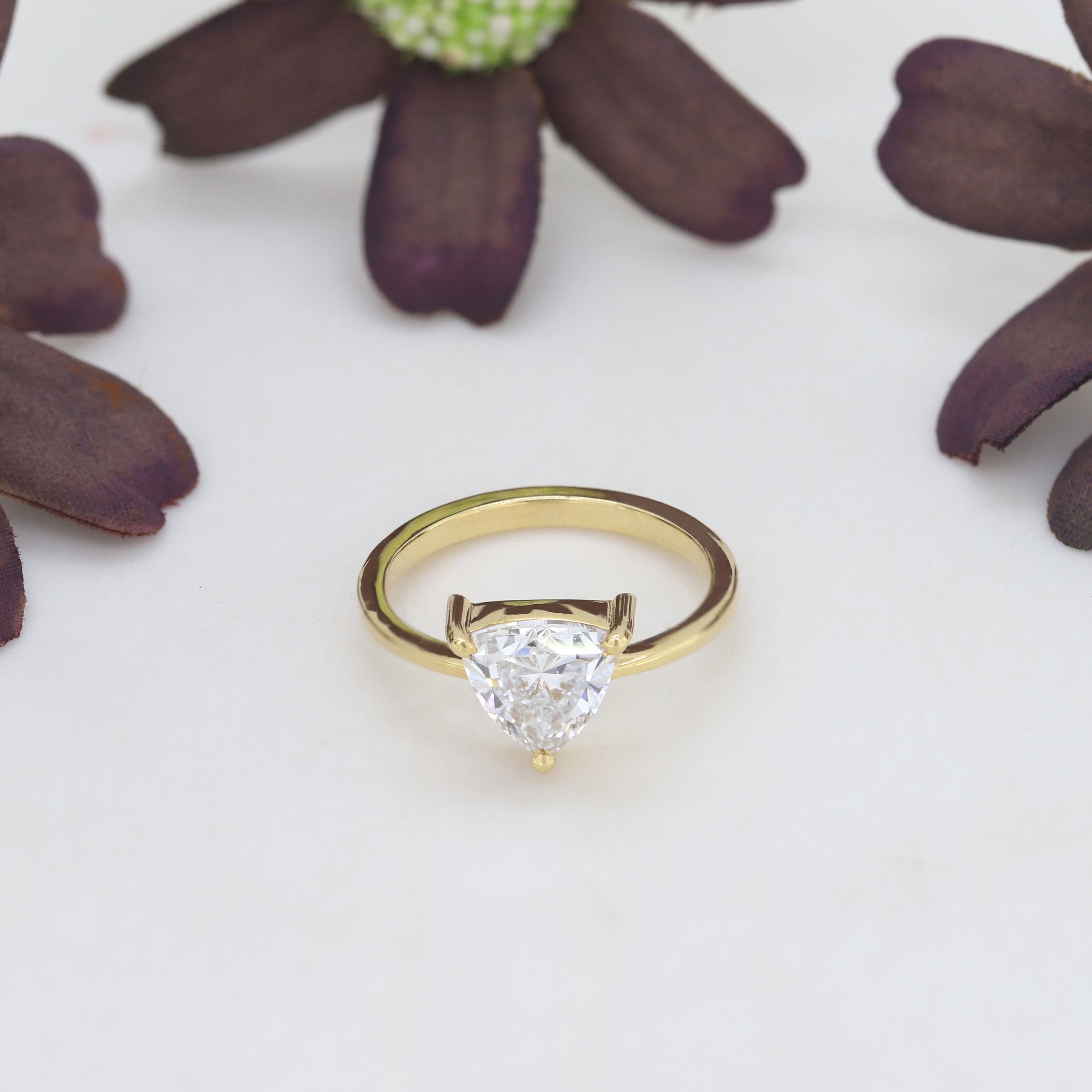Timeless Vows – Yellow Gold Ring with Triangle Diamond